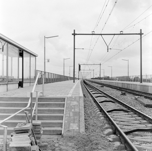 153213 Gezicht op de perrons van het N.S.-station Rotterdam Alexander te Rotterdam.